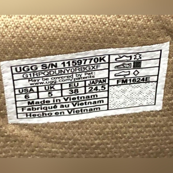 UGG Goldenstar Driftwood Clog Slip-Ons Wmn's Size 6 Like New - Picture 11 of 11